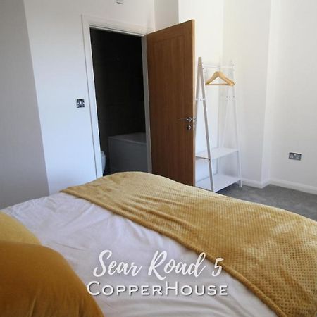 Beautiful Apartments On The Sea Front - Sea Road 5 Филикстоу Екстериор снимка