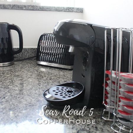 Beautiful Apartments On The Sea Front - Sea Road 5 Филикстоу Екстериор снимка