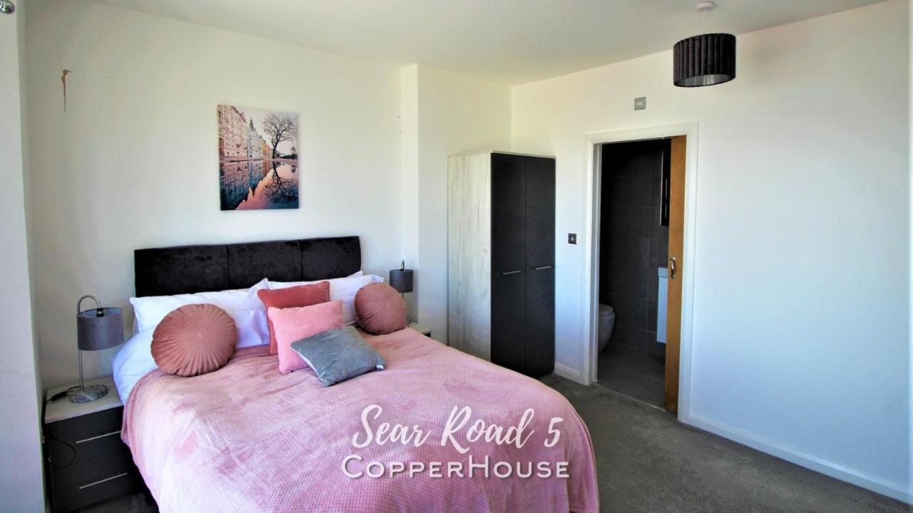 Beautiful Apartments On The Sea Front - Sea Road 5 Филикстоу Екстериор снимка