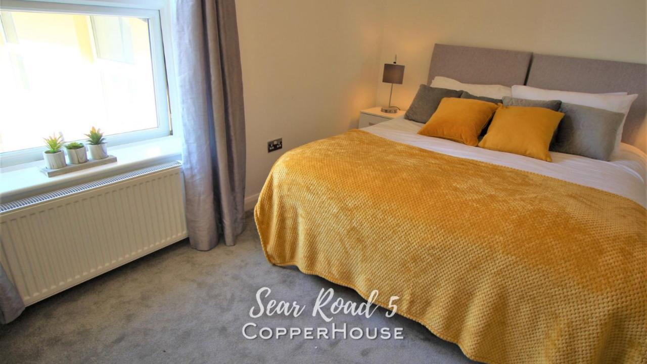 Beautiful Apartments On The Sea Front - Sea Road 5 Филикстоу Екстериор снимка