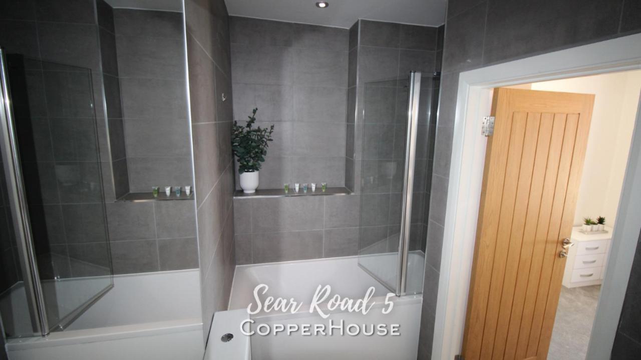 Beautiful Apartments On The Sea Front - Sea Road 5 Филикстоу Екстериор снимка