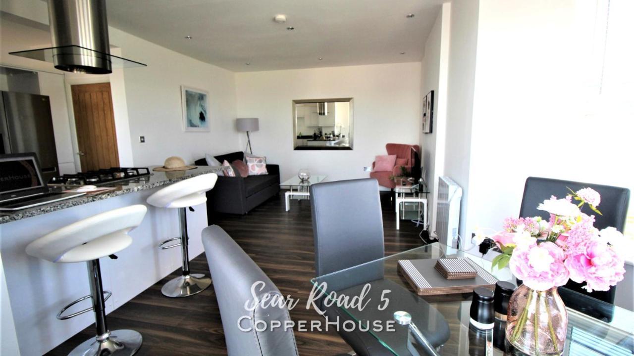 Beautiful Apartments On The Sea Front - Sea Road 5 Филикстоу Екстериор снимка