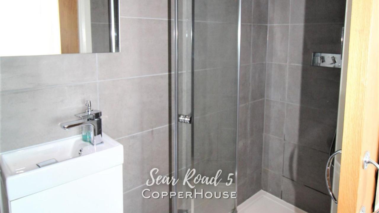 Beautiful Apartments On The Sea Front - Sea Road 5 Филикстоу Екстериор снимка