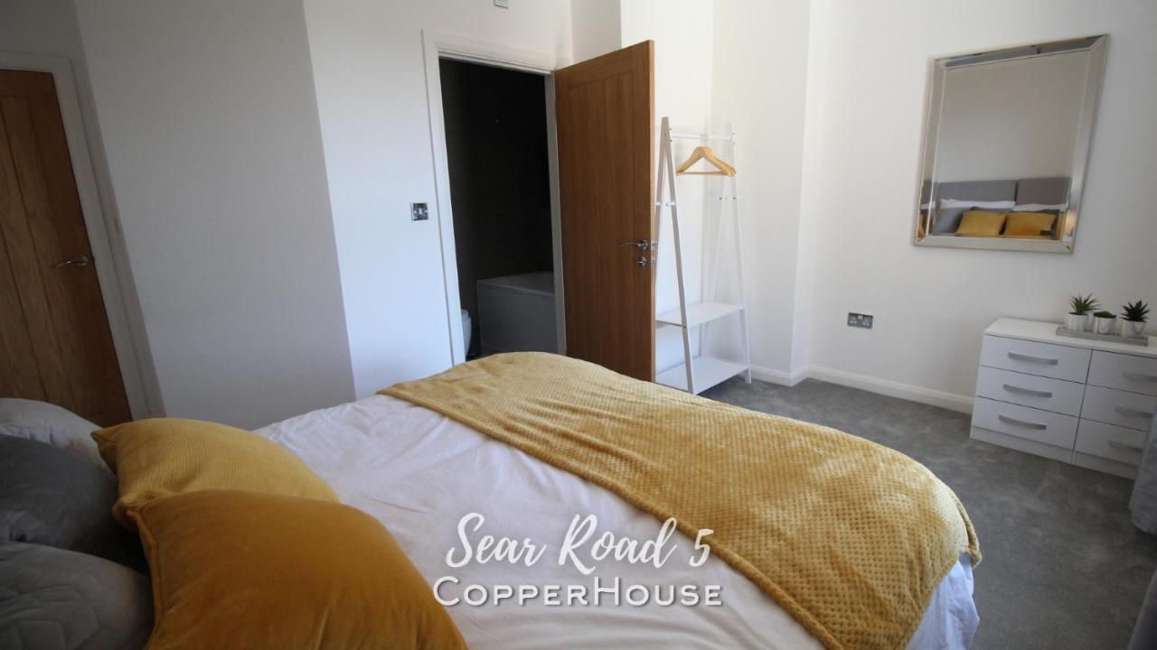 Beautiful Apartments On The Sea Front - Sea Road 5 Филикстоу Екстериор снимка