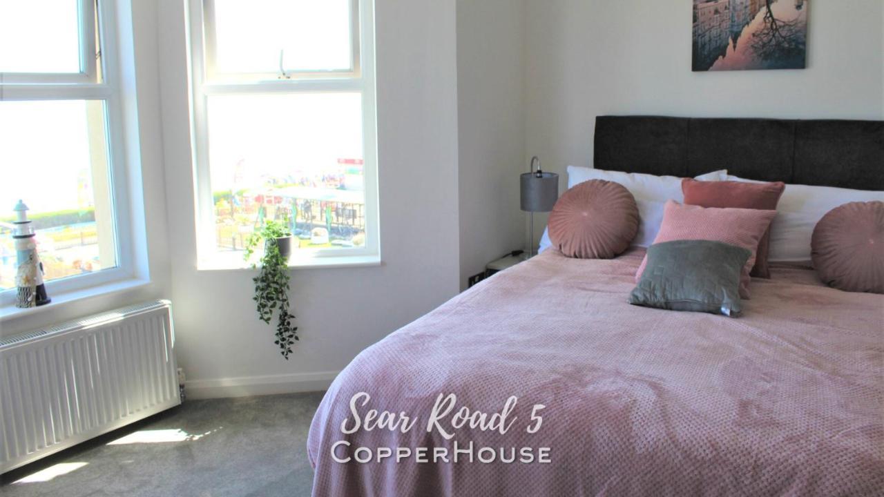 Beautiful Apartments On The Sea Front - Sea Road 5 Филикстоу Екстериор снимка
