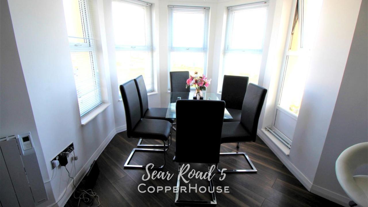 Beautiful Apartments On The Sea Front - Sea Road 5 Филикстоу Екстериор снимка