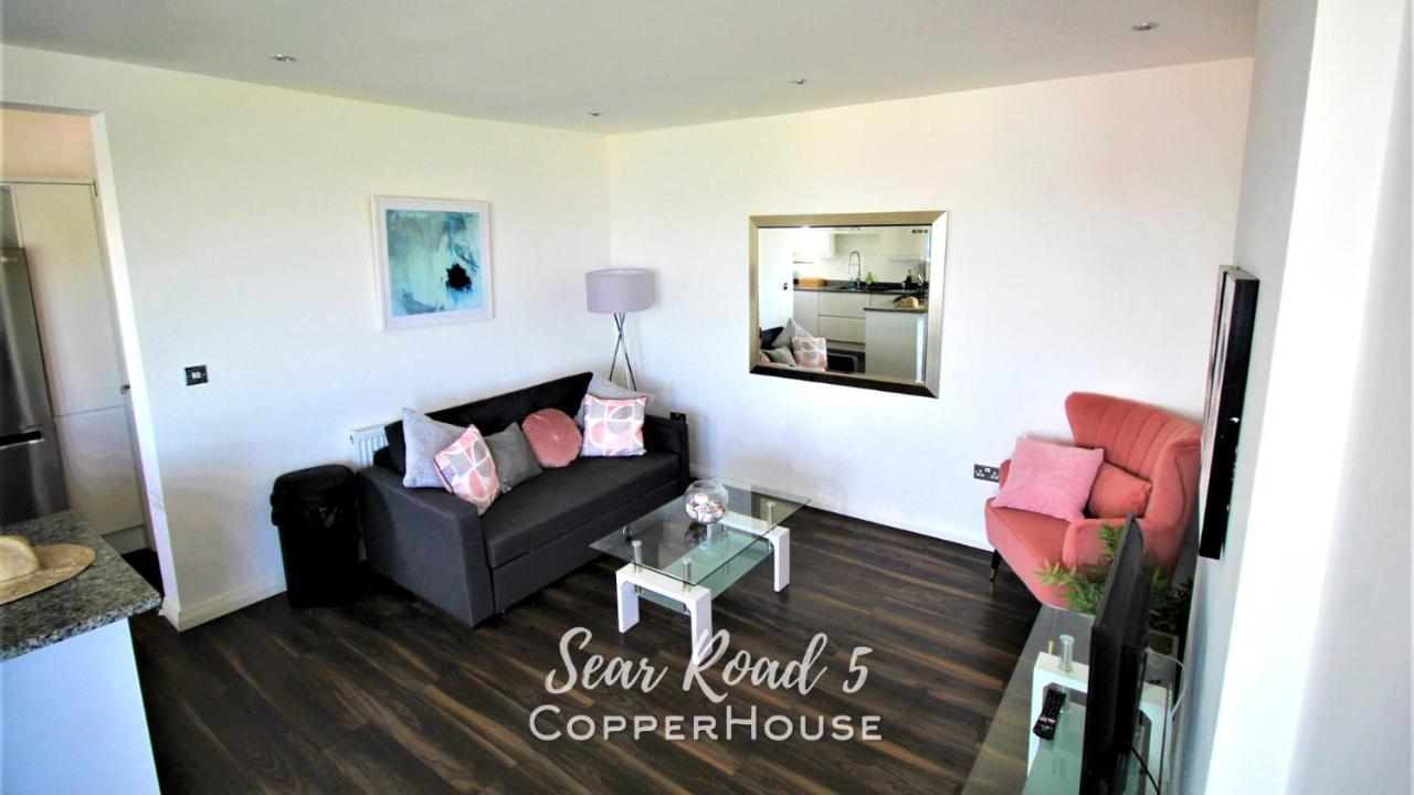 Beautiful Apartments On The Sea Front - Sea Road 5 Филикстоу Екстериор снимка