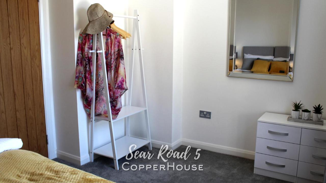 Beautiful Apartments On The Sea Front - Sea Road 5 Филикстоу Екстериор снимка