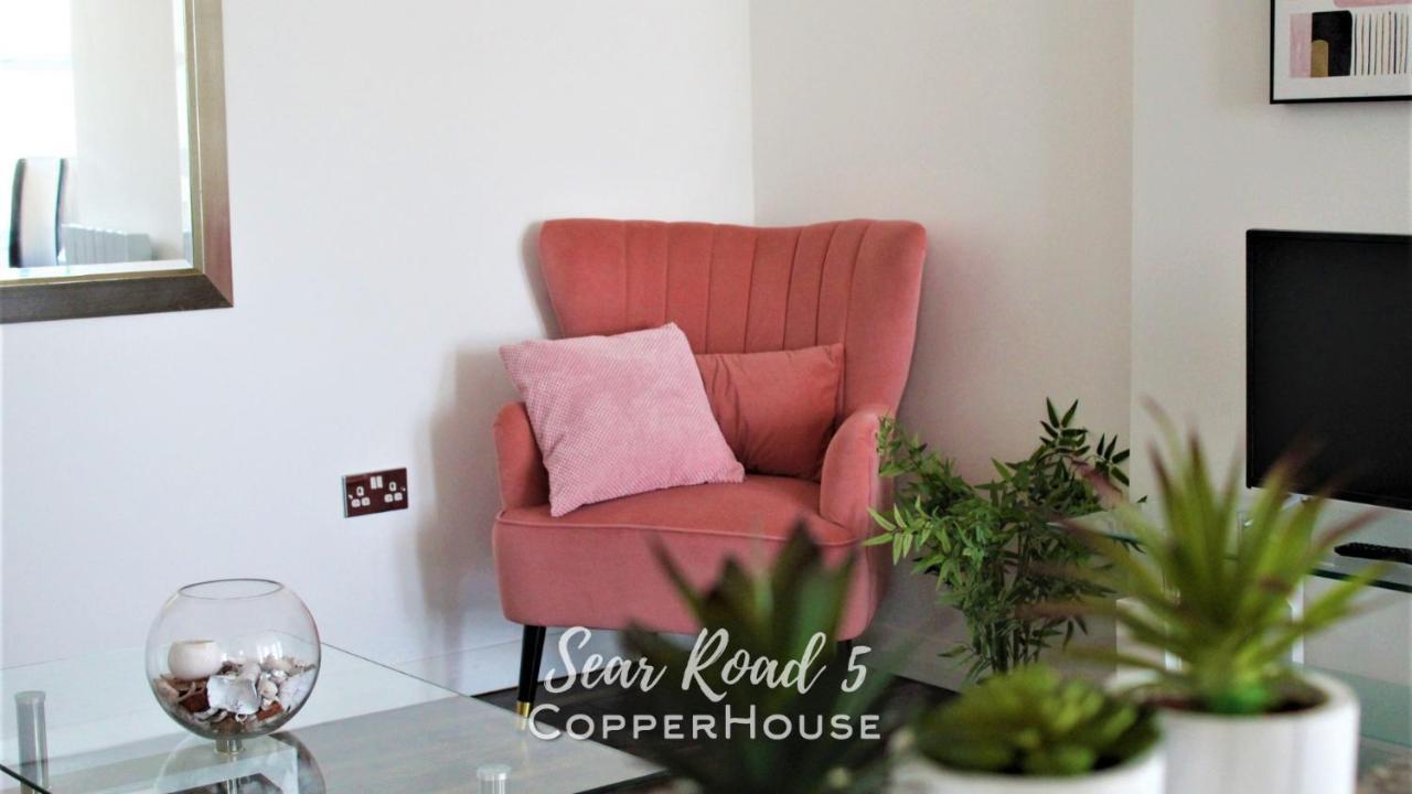 Beautiful Apartments On The Sea Front - Sea Road 5 Филикстоу Екстериор снимка