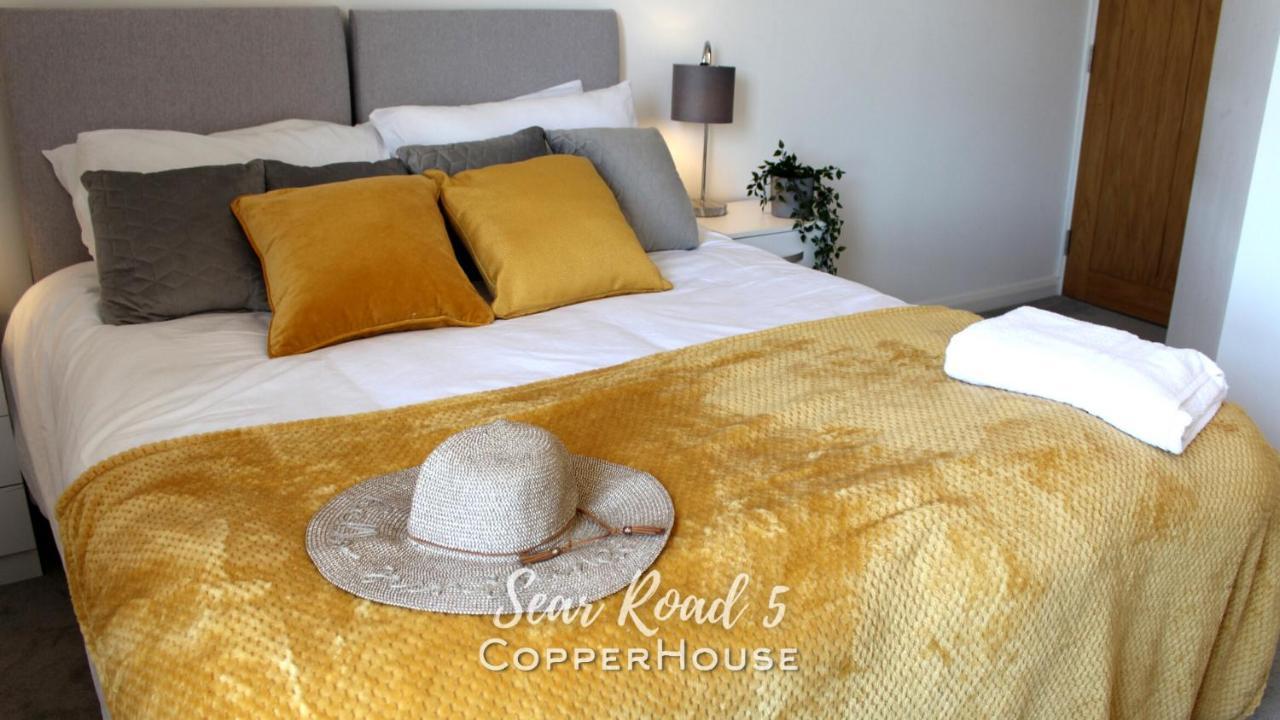 Beautiful Apartments On The Sea Front - Sea Road 5 Филикстоу Екстериор снимка
