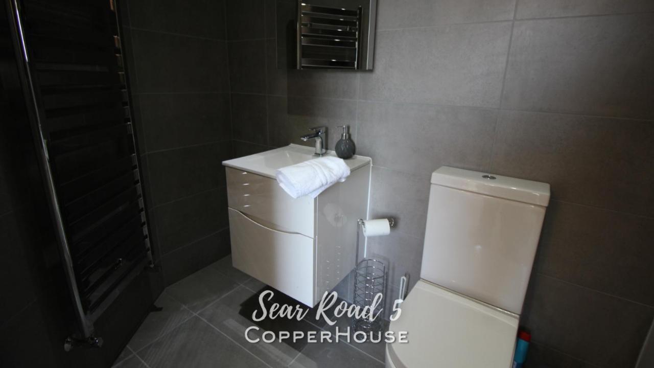 Beautiful Apartments On The Sea Front - Sea Road 5 Филикстоу Екстериор снимка